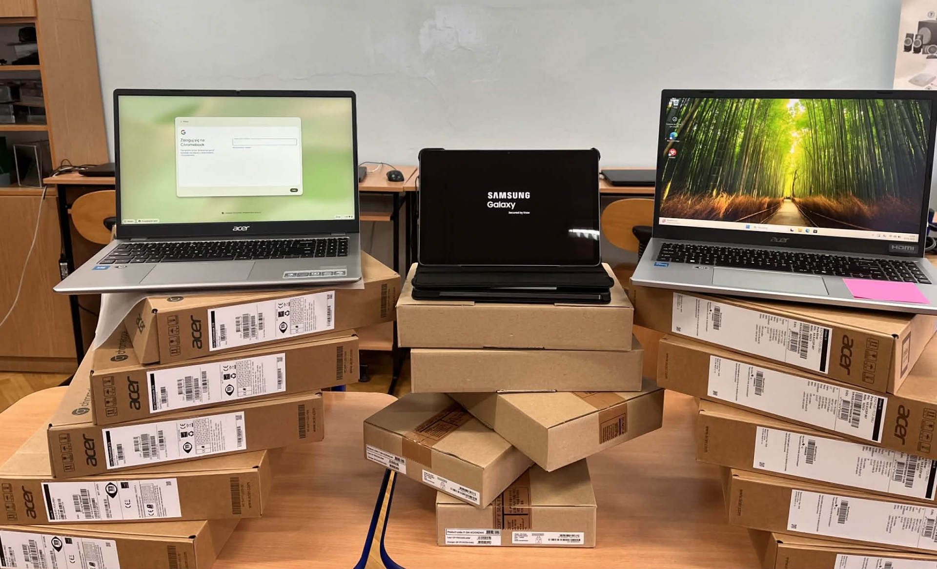 Zdjęcie do artykułu: Laptopy, tablety i komputery trafiły do gminnych szkół  – wsparcie z KPO